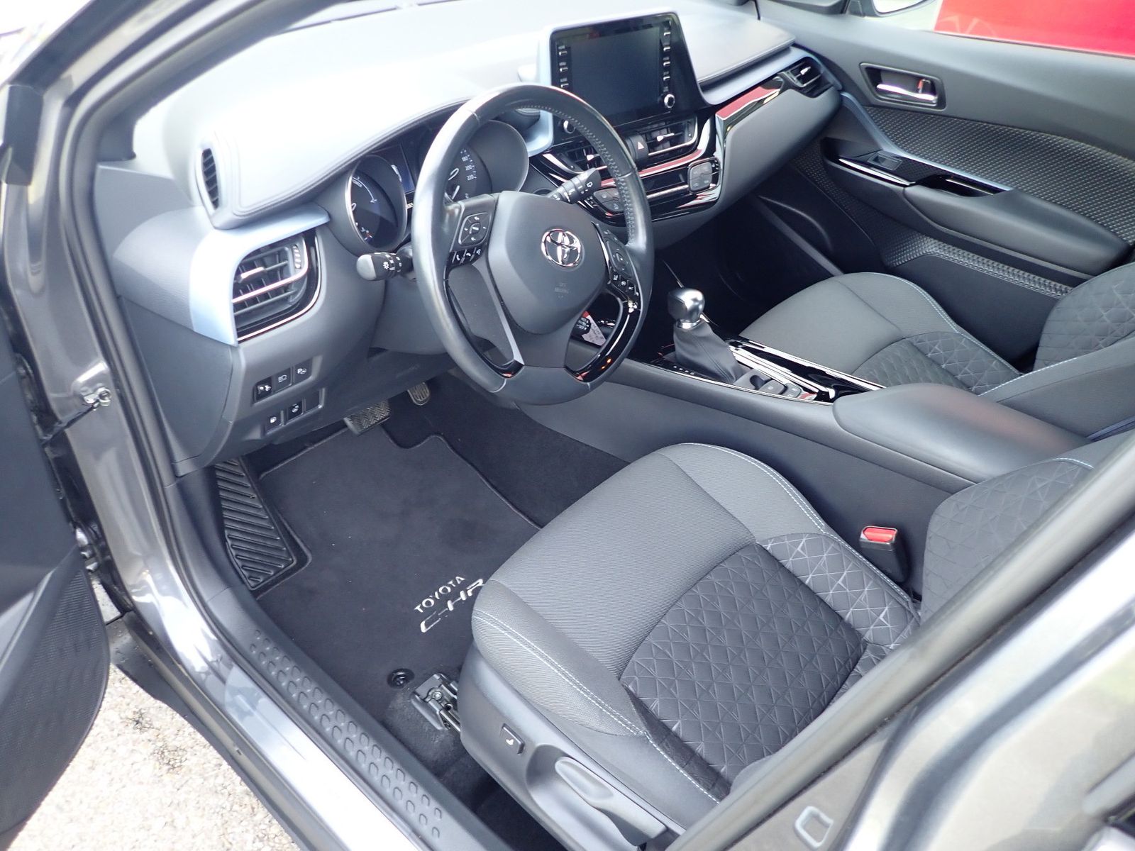 Fahrzeugabbildung Toyota C-HR Hybrid Team D / AHK / KAMERA