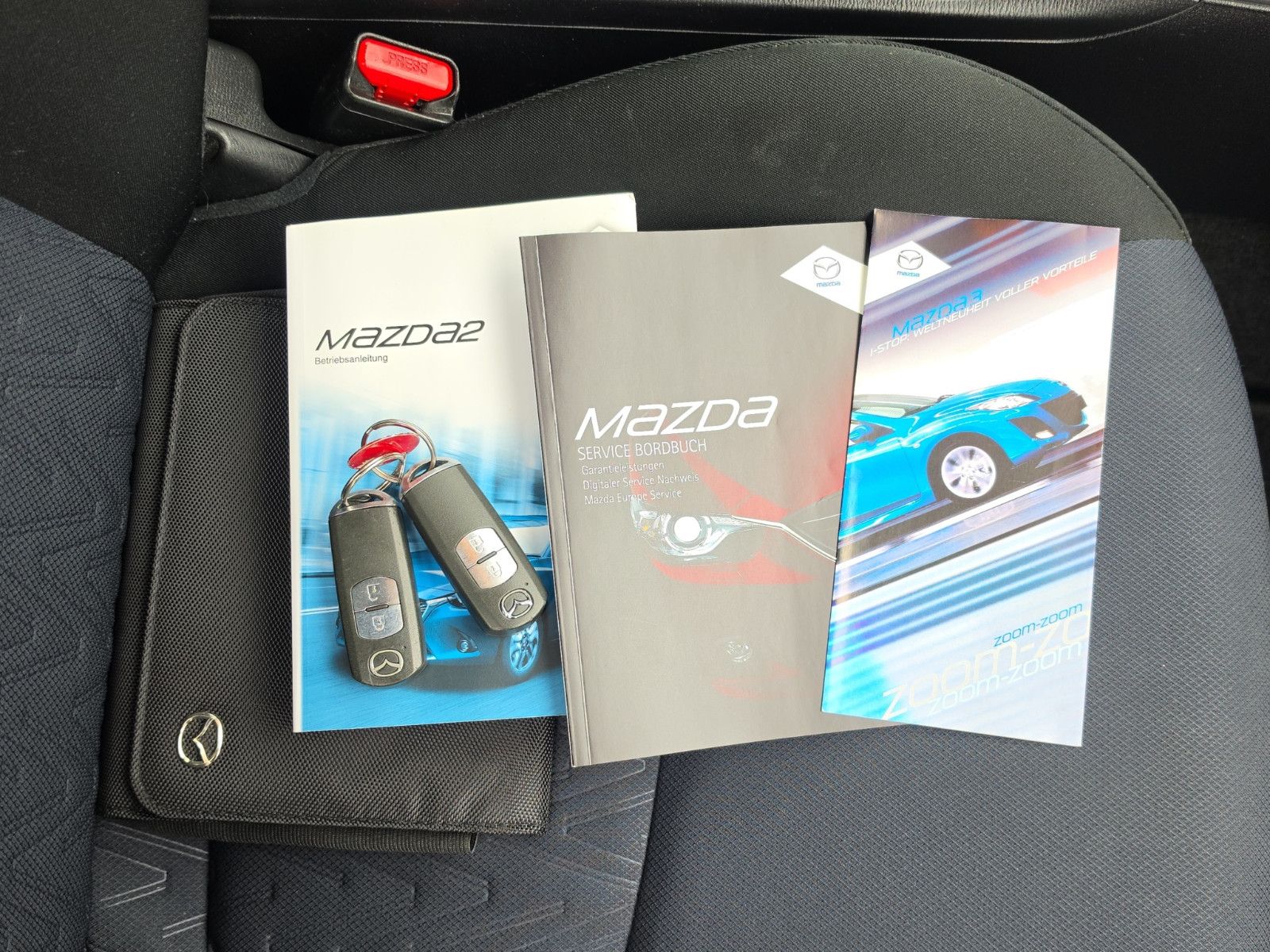 Fahrzeugabbildung Mazda 2 Lim. Center-Line AUS 1.HAND NUR 23 TSD. KM