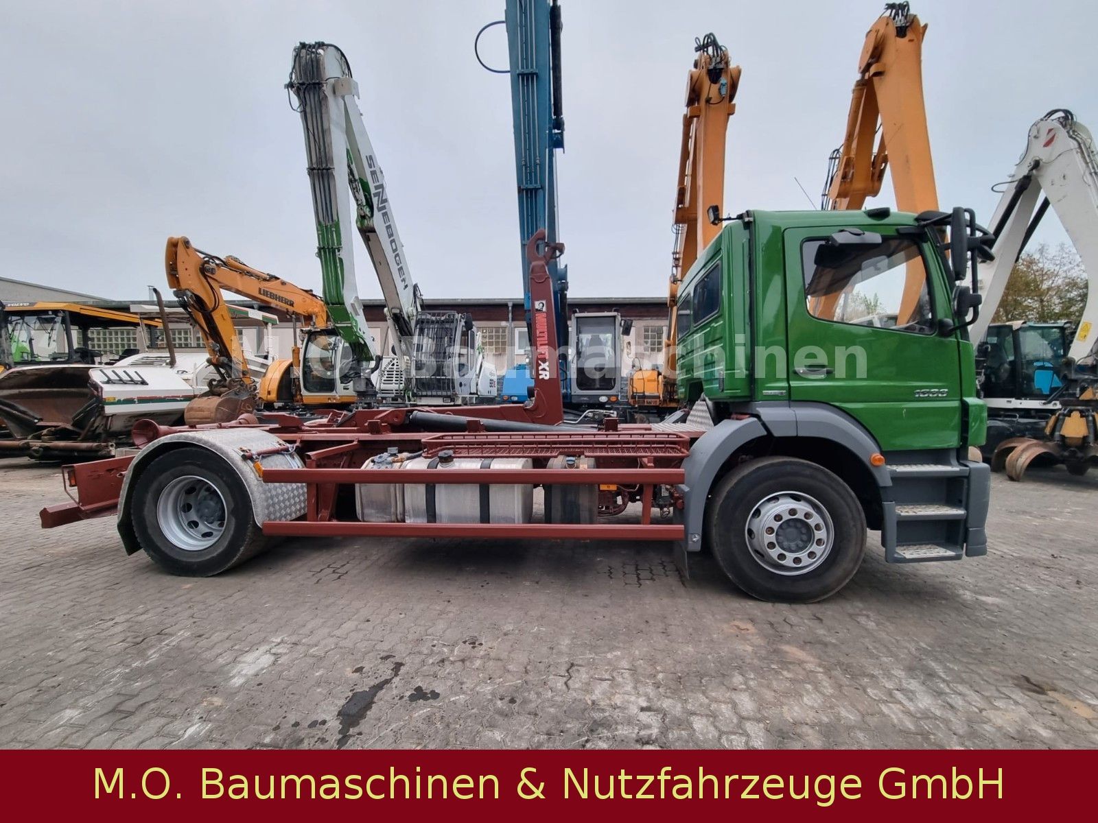 Fahrzeugabbildung Mercedes-Benz Axor 1833 /AC/Hiab XR 14S46 / 4x2 / Euro 5 /