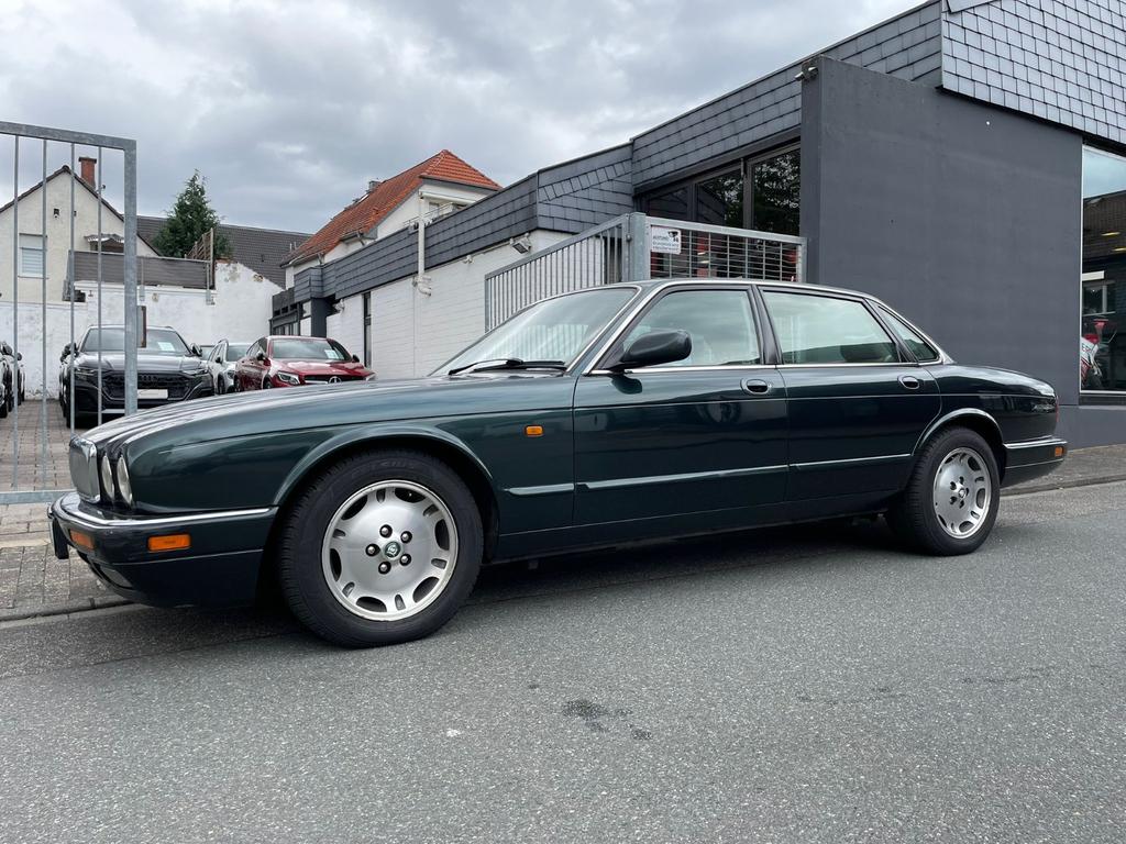 Jaguar XJ6