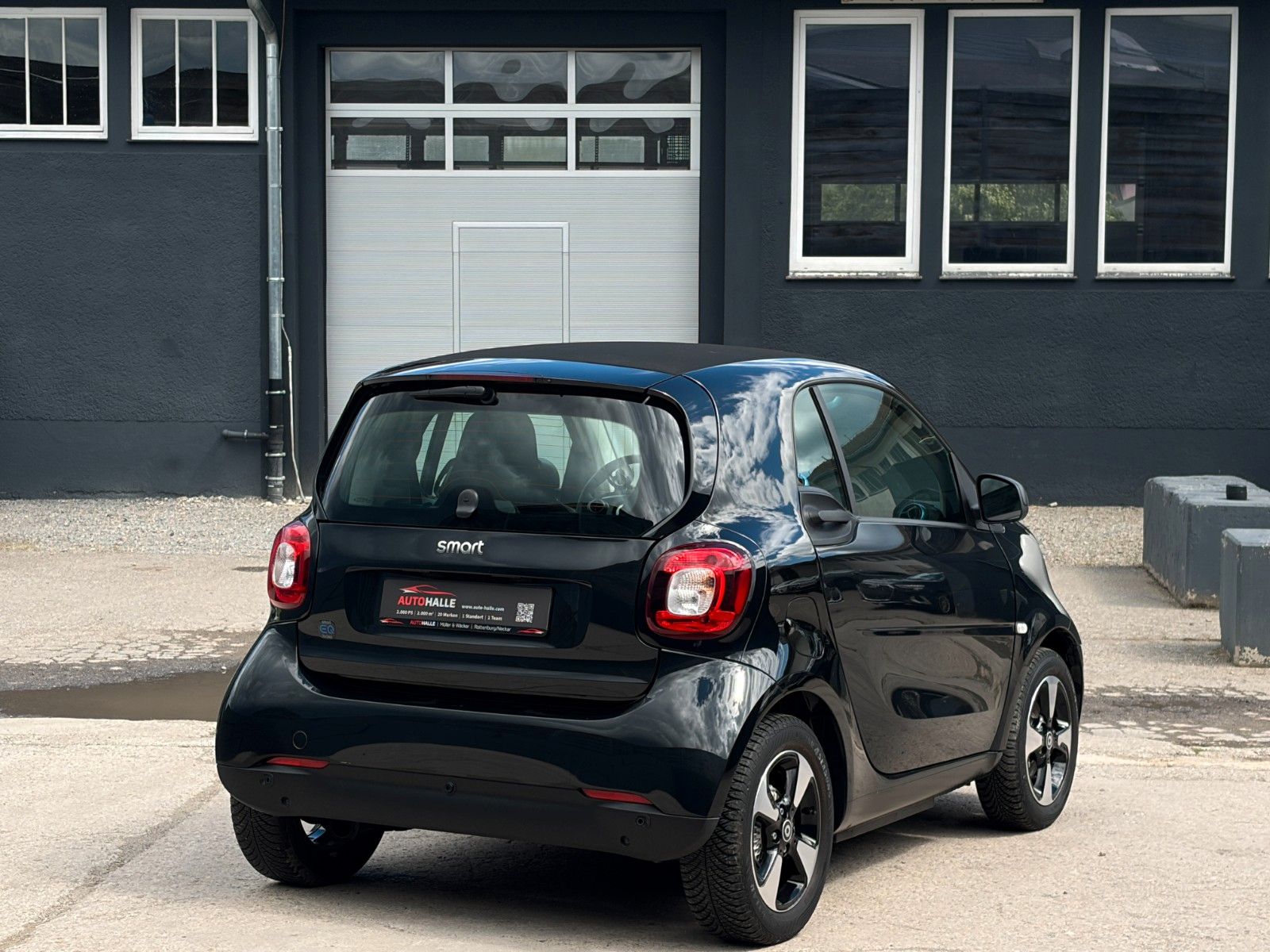 Fahrzeugabbildung Smart ForTwo Coupe EQ 60kW SHZ PDC Temp. Klima CarPlay