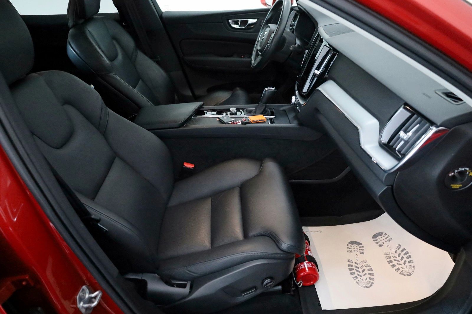 Fahrzeugabbildung Volvo XC60 Momentum Pro,Leder,Navi,Kamera,HUD,ACC,Pano