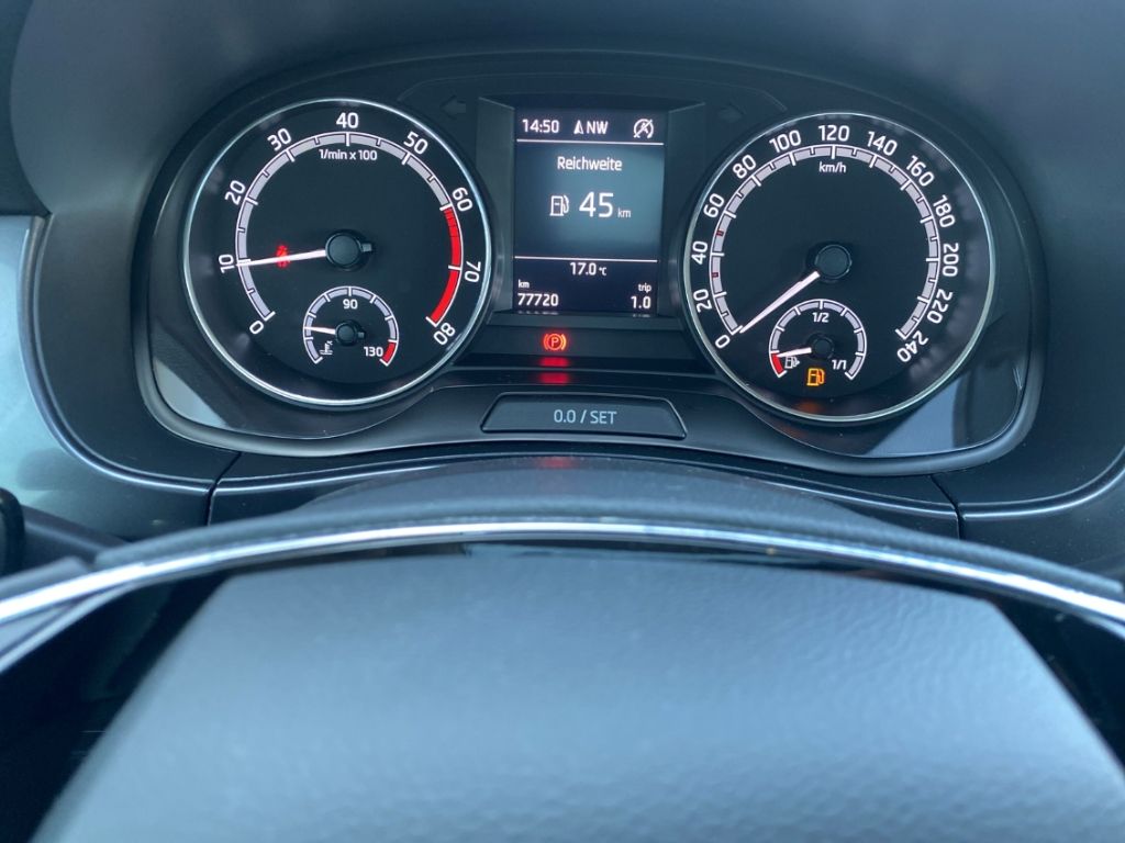 Fahrzeugabbildung SKODA Fabia Combi Best of 1.0 TSI NAVI SHZ Panodach