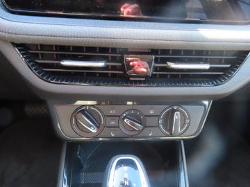 Fotografie 11 des Skoda Fabia Tour 1.0 DSG Navi LED ALU AHK