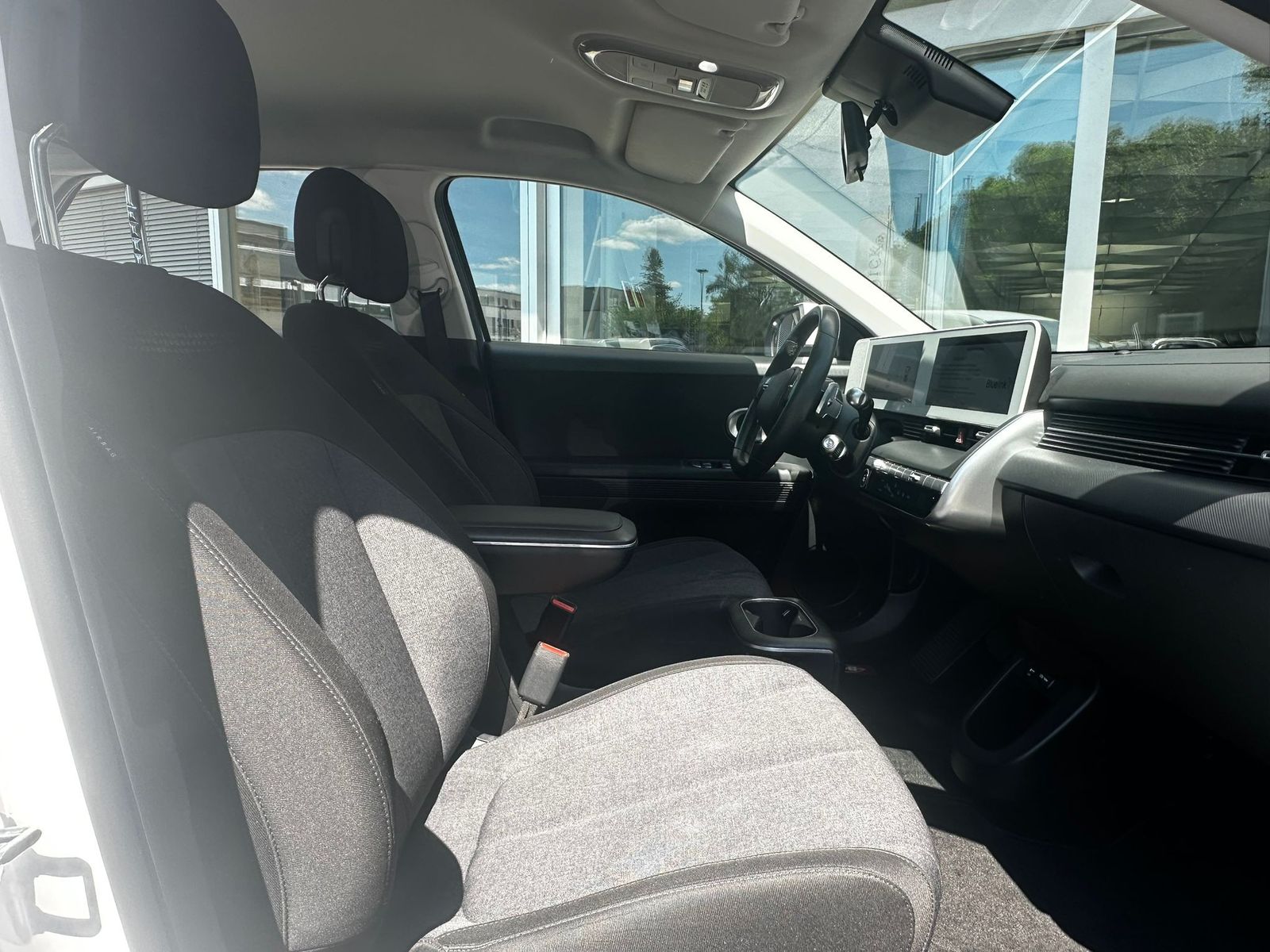 Fahrzeugabbildung Hyundai Ioniq 5 2WD WERKSGAR+NAVI+LED+SHZ+KAMER+DAB+ACC