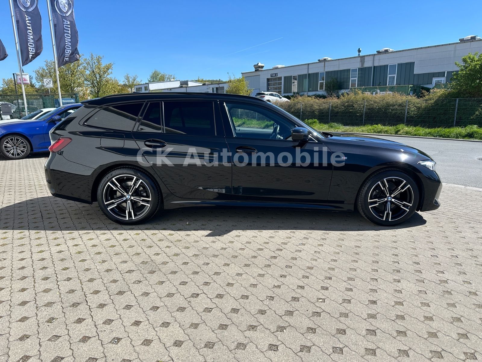 Fahrzeugabbildung BMW 320d Touring M-Sport Facelift/Shadow-Line/Navi