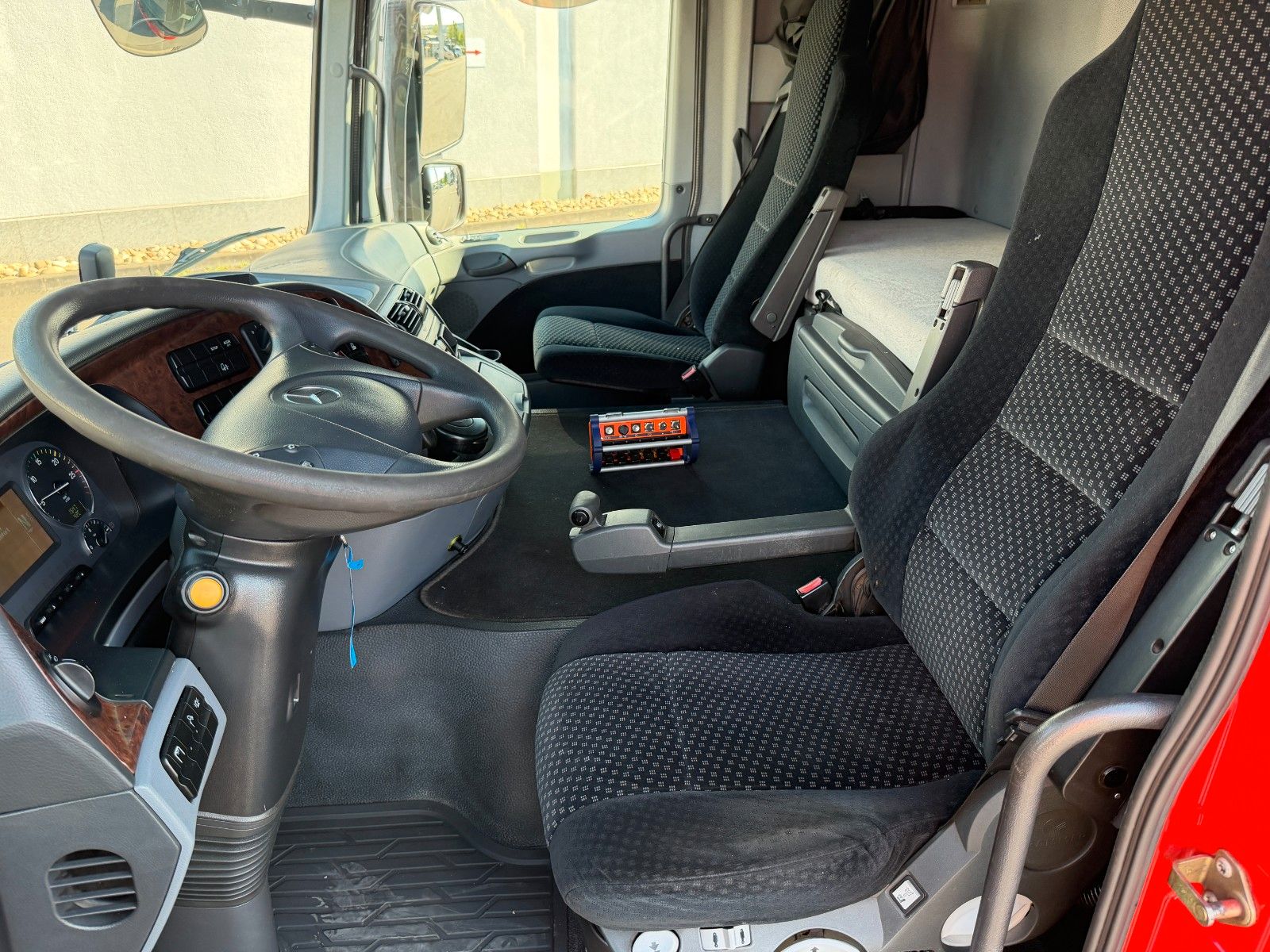 Fahrzeugabbildung Mercedes-Benz Actros 2644 L 6x4 MKG HLK 541 HP Funk Spitze