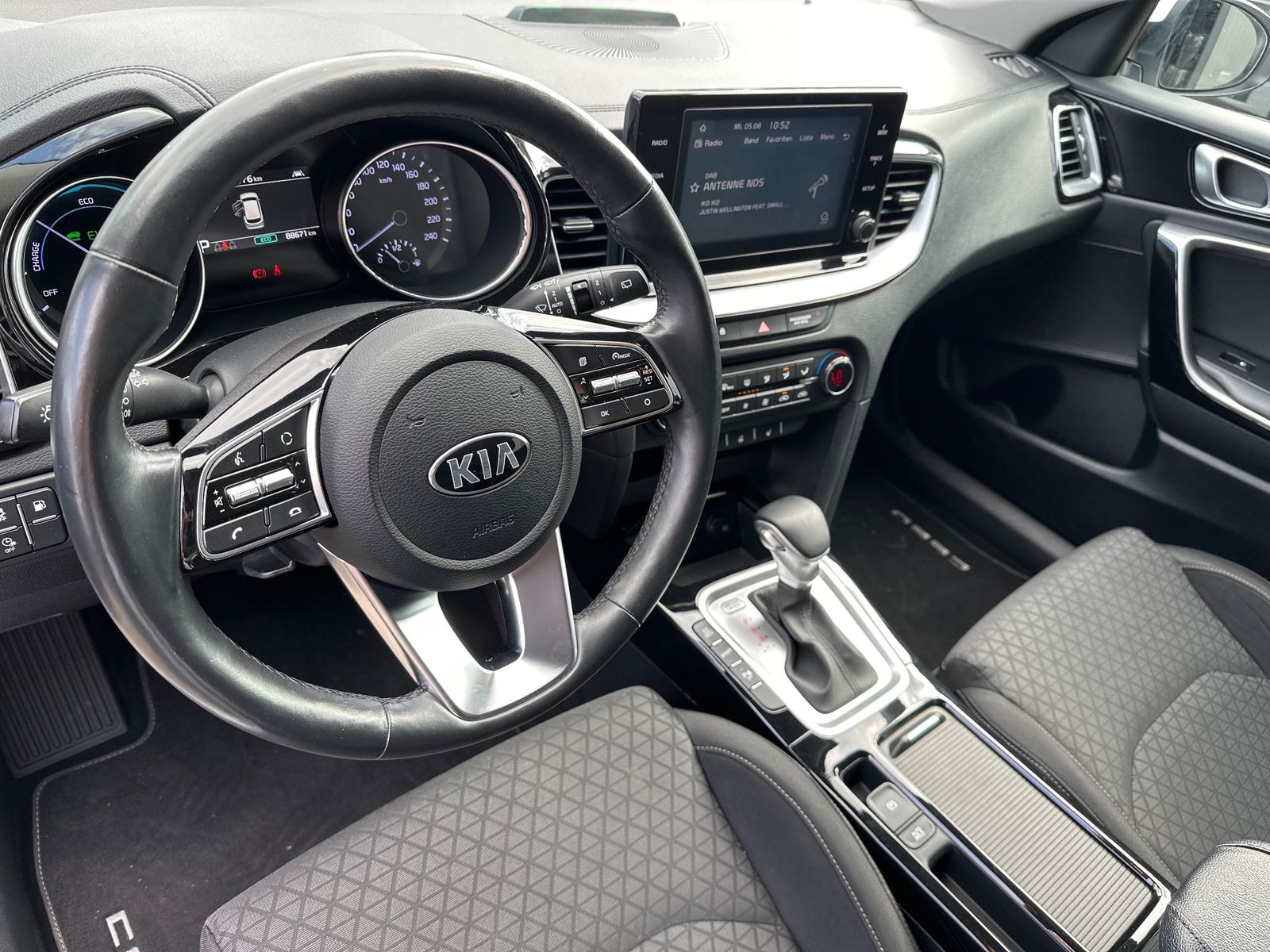 Fahrzeugabbildung Kia cee'd Sportswagon 1.6 GDI Plug-in Hybrid LED+KAM