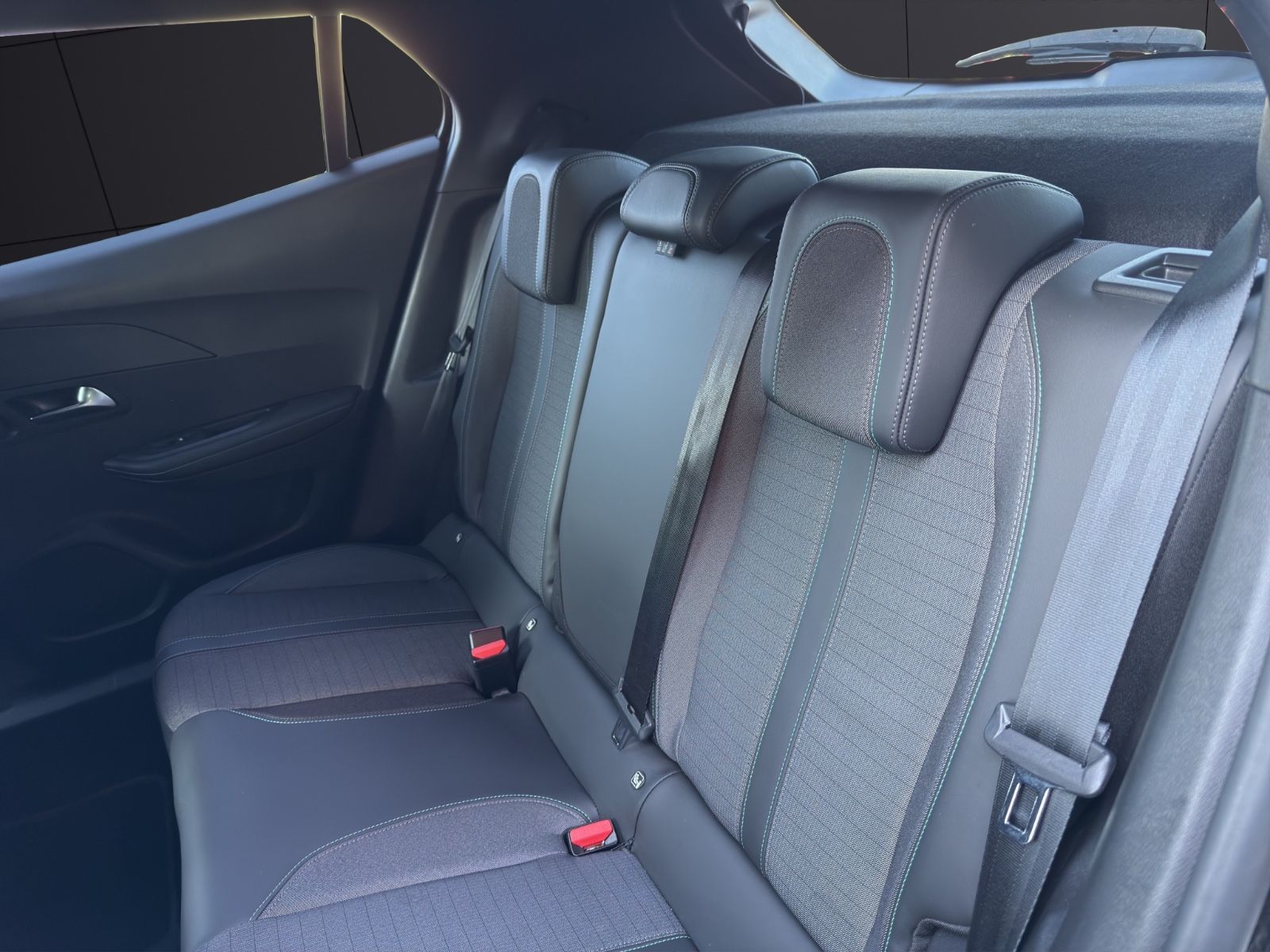 Fahrzeugabbildung Peugeot 2008 Allure 1.5 *CarPlay*SitzHZ*Navi*Kamera*