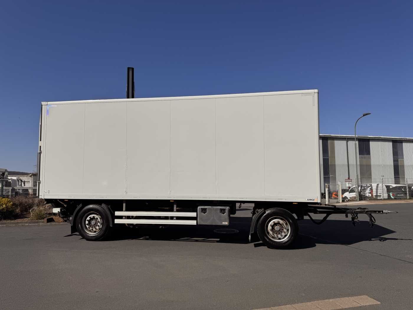 Fahrzeugabbildung Andere Junge AASK18P037 LBW Bär (2.000kg)