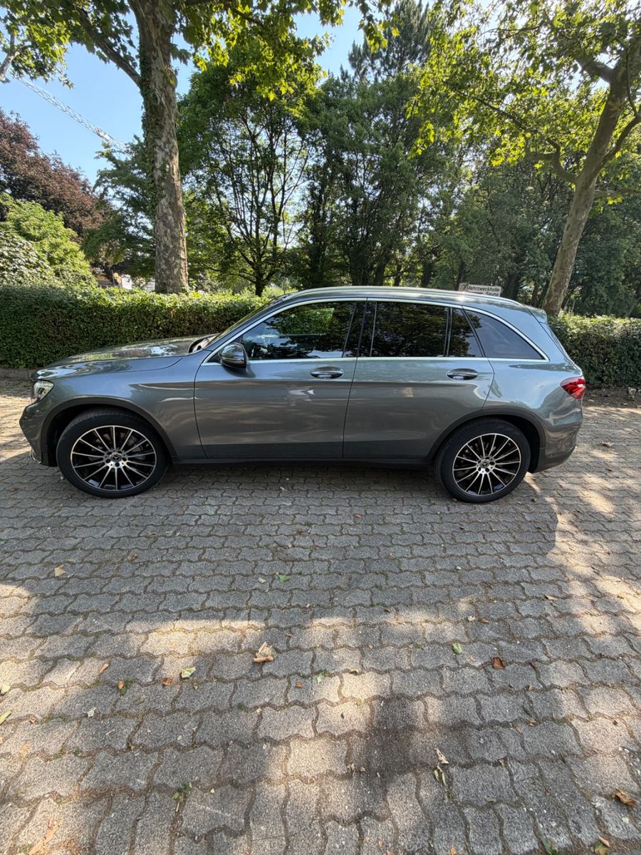 MERCEDES-BENZ GLC 300 4MATIC Autom. -