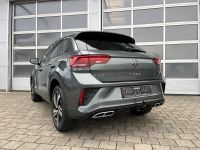 VW T-Roc 1.5 TSI DSG R-Line SHZ NAV AHK KAM 5JGAR bei Autohaus Landmann & Maier OHG