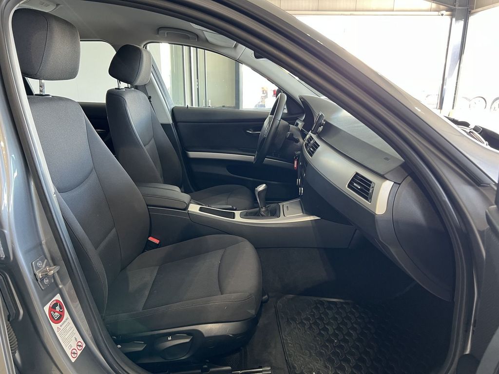 BMW 320 i Touring AHK *KEIN VERKAUF AN PRIVAT*
