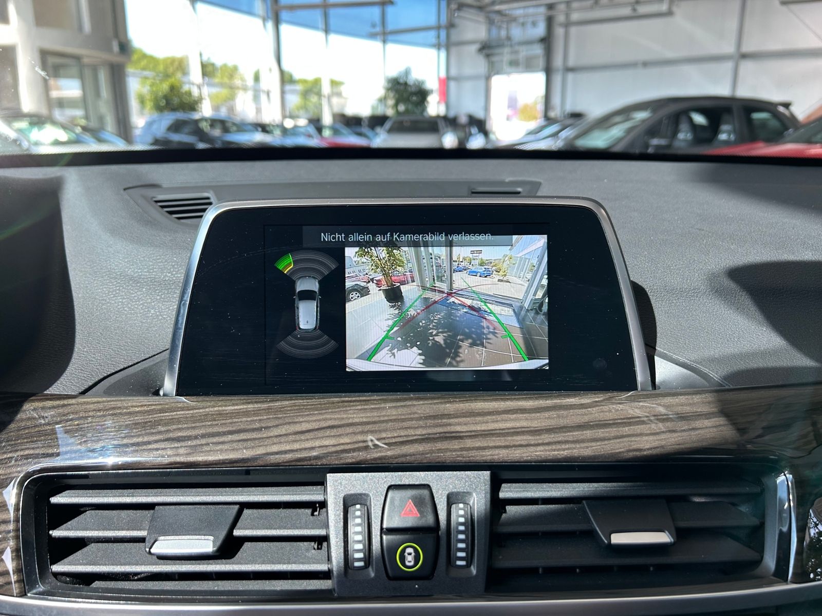 Fahrzeugabbildung BMW X1 sDrive 20 i xLine MEMO LED NAV RFK SHZ 18"