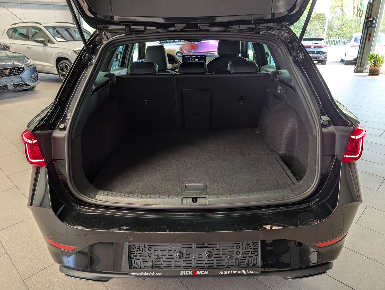 Fahrzeugabbildung CUPRA Leon 1.5eTSI DSG Matrix Kamera Vision+ Full Link