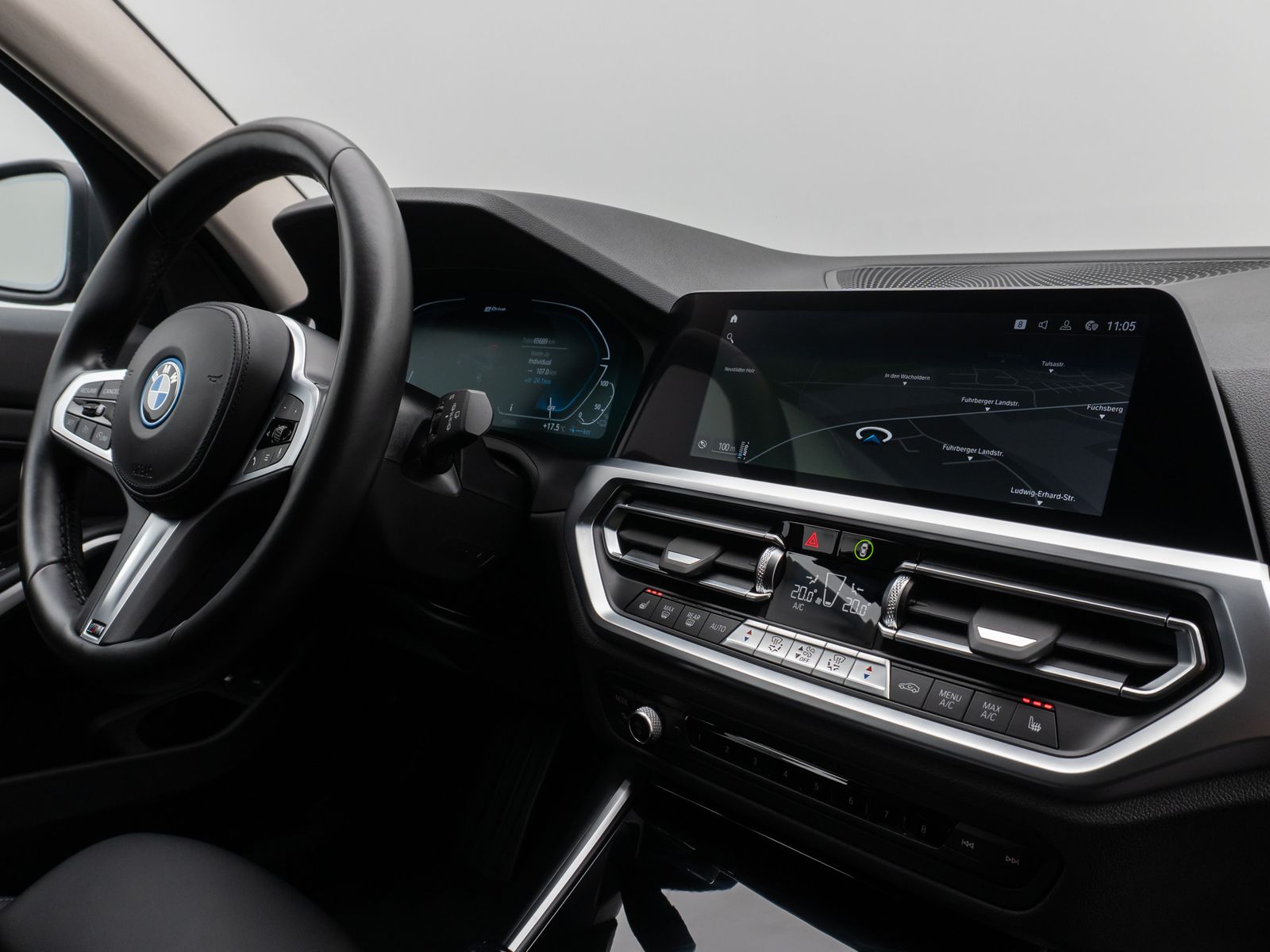 Fahrzeugabbildung BMW 330e DAB HiFi PDC DrivingAssist Alarm Sport LED