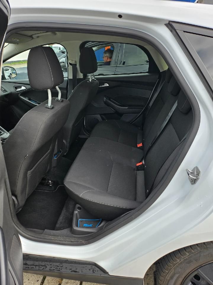 Fahrzeugabbildung Ford Focus Lim. Business