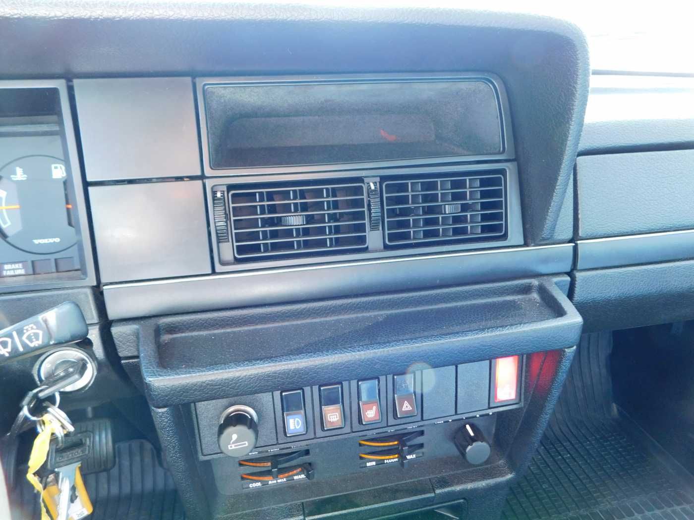 Fahrzeugabbildung Volvo 240 DL 240 DL 'H-Kennzeichen, TÜV neu'