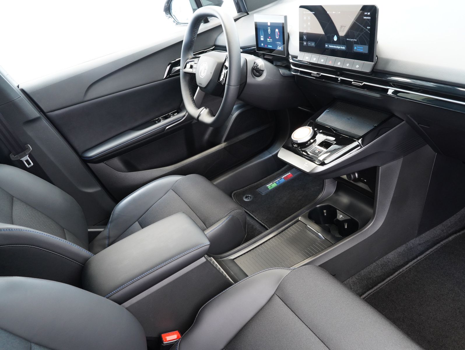Fahrzeugabbildung MG MG4 Luxury 150KW/64KWH/WÄRMEPUMPE/V2L