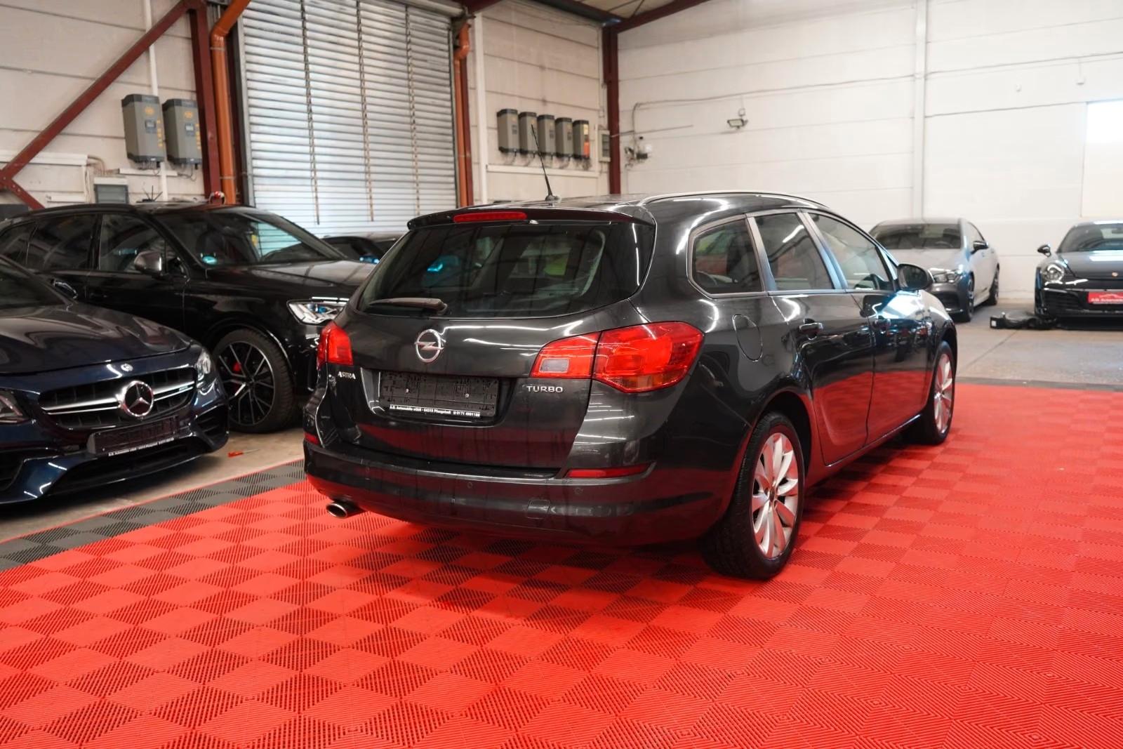 Opel Astra 2012 — photo 5