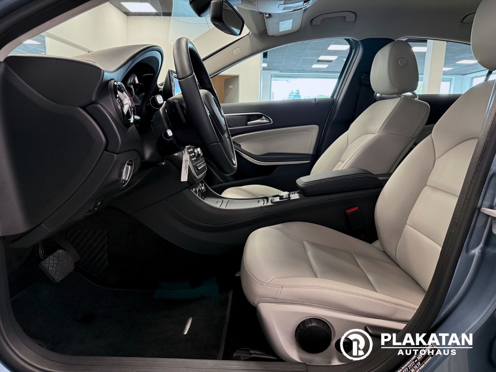 Fahrzeugabbildung Mercedes-Benz A 180 Style Bi-Xenon 1Hand MB-Service
