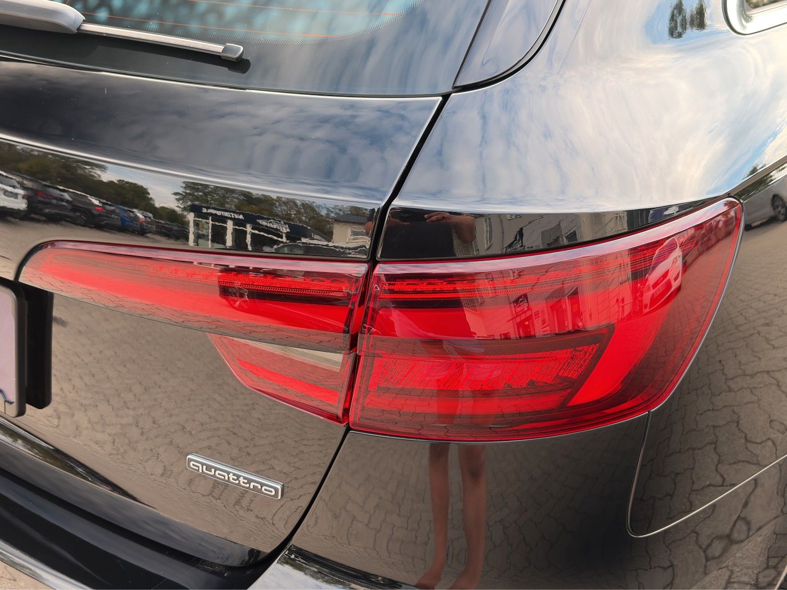 Fahrzeugabbildung Audi A4 Avant DSG quattro S Line*Pano*AHK*LED*SHZ*