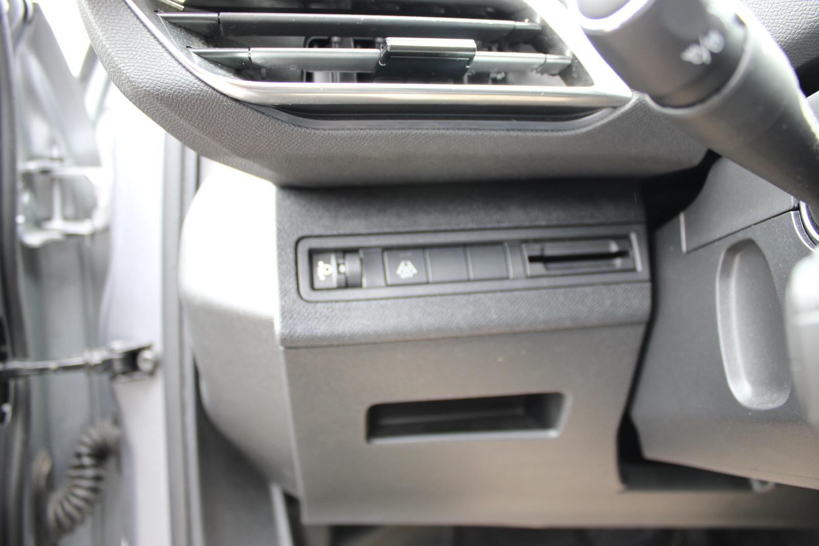 Peugeot 3008 136 MHEV Allure Pack, eDCS6, NAVI,KAMERA