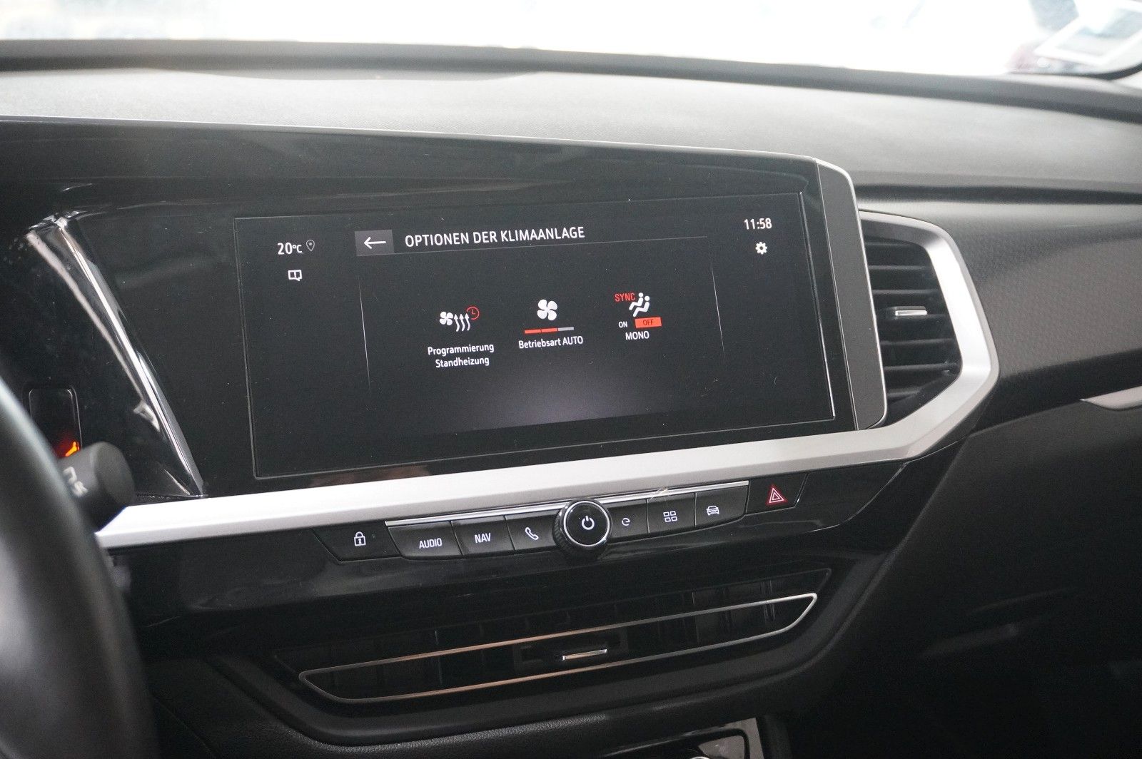 Fahrzeugabbildung Opel Grandland (X) ULTIMATE 4HYBRID NAVI/LED/SPORT/SH