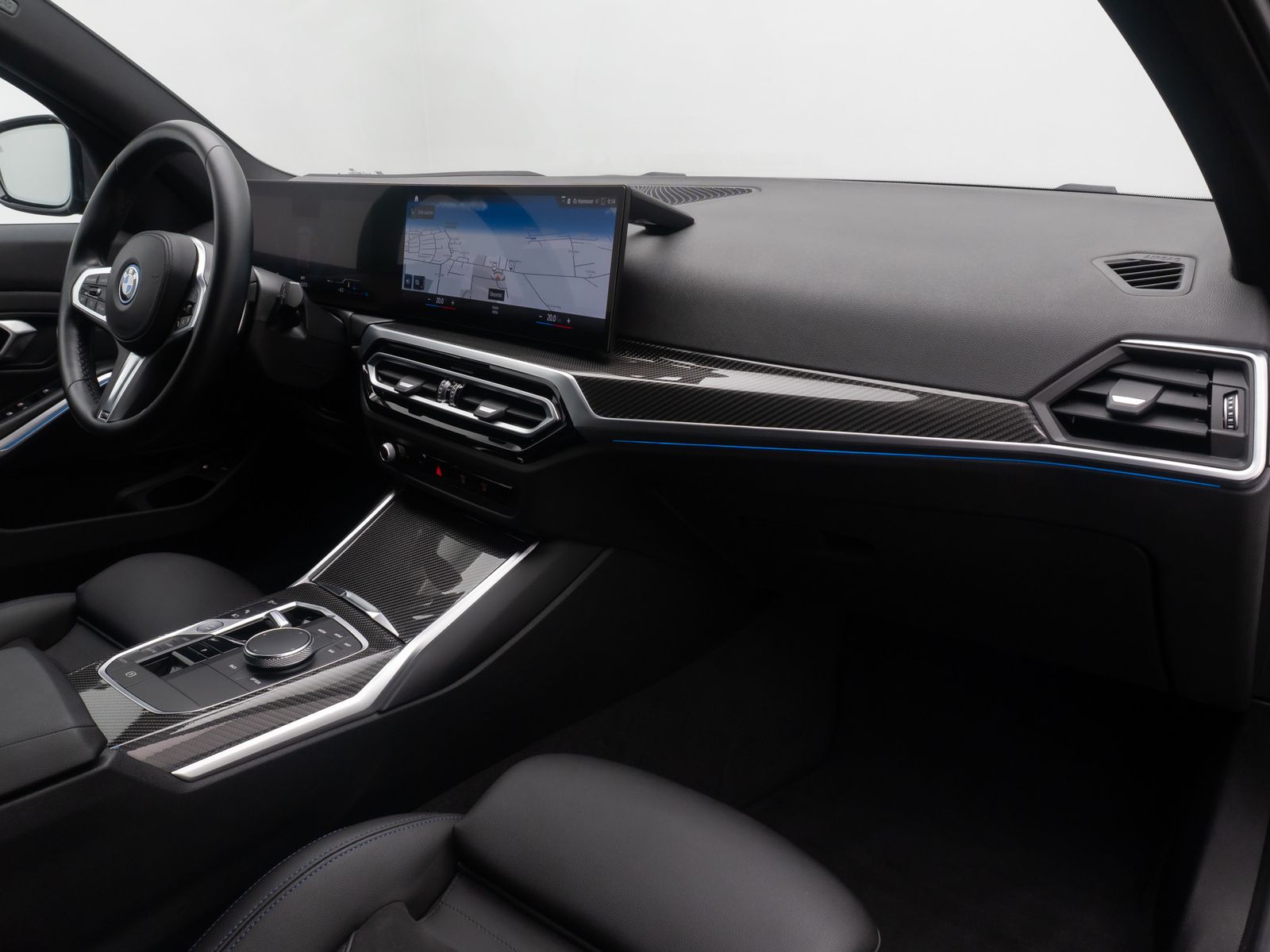 Fahrzeugabbildung BMW 330e xD MSport Kamera HUD DAB AHK Komfort 19Zoll