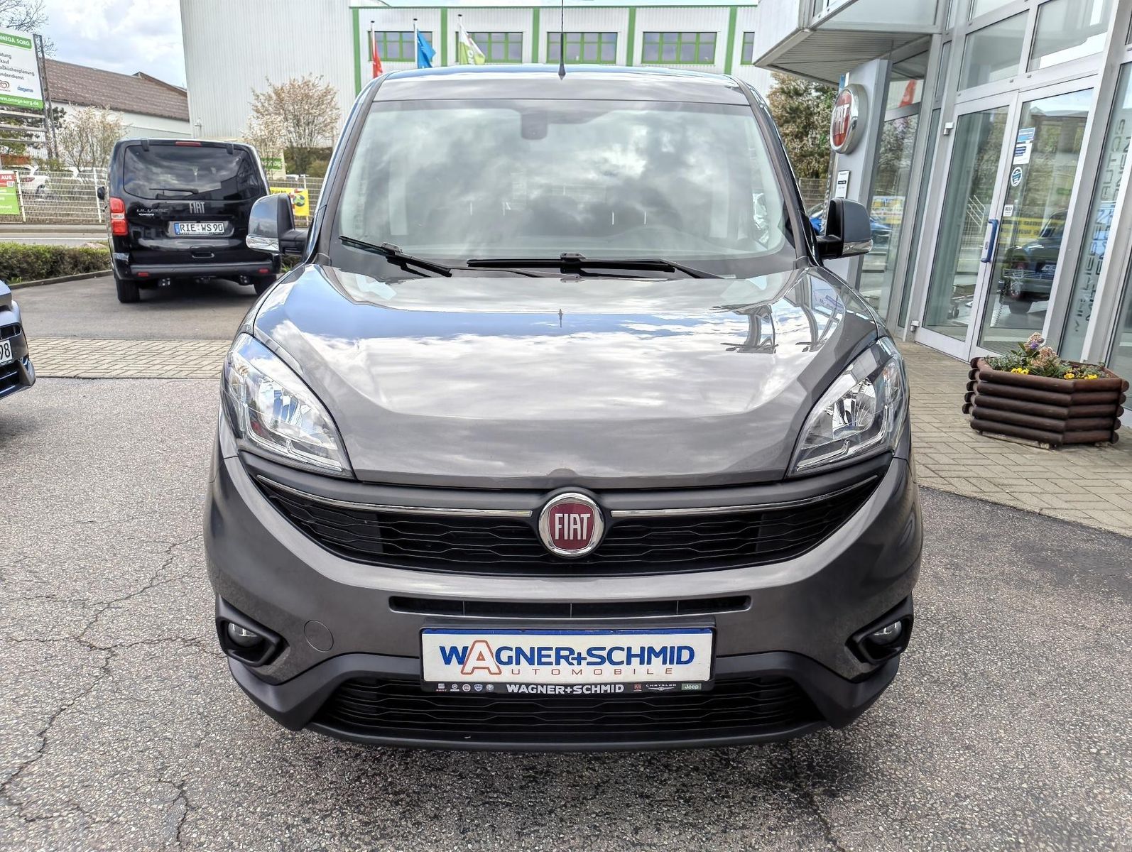 Fahrzeugabbildung Fiat Doblo Kombi Maxi SX 1.6 Mjet 5 Sitzer + AHK