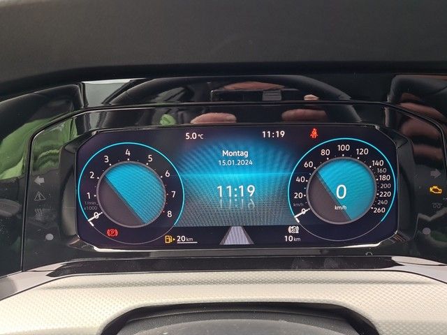 Fahrzeugabbildung Volkswagen Golf VIII TSI Move LED AID RFK SH LM