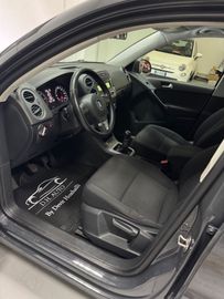 Volkswagen Tiguan - 11