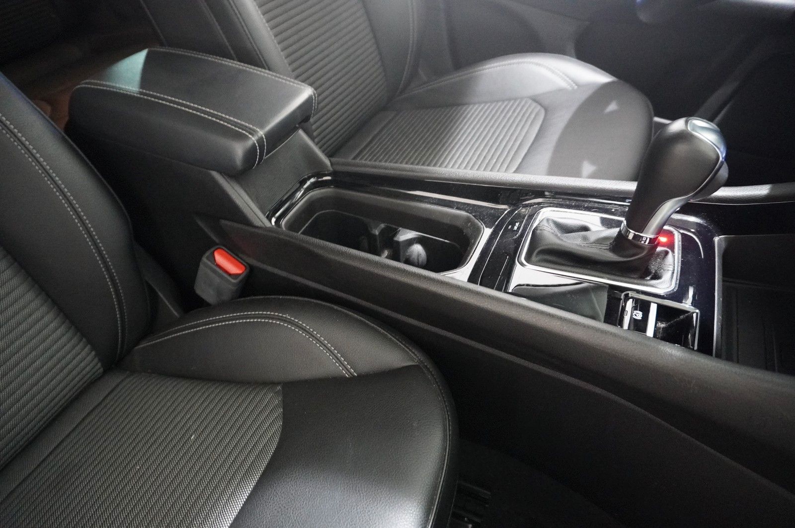 Fahrzeugabbildung Jeep Compass 1.3T GSE LIMITED NAVI/LED/360°/VIRT/DAB+