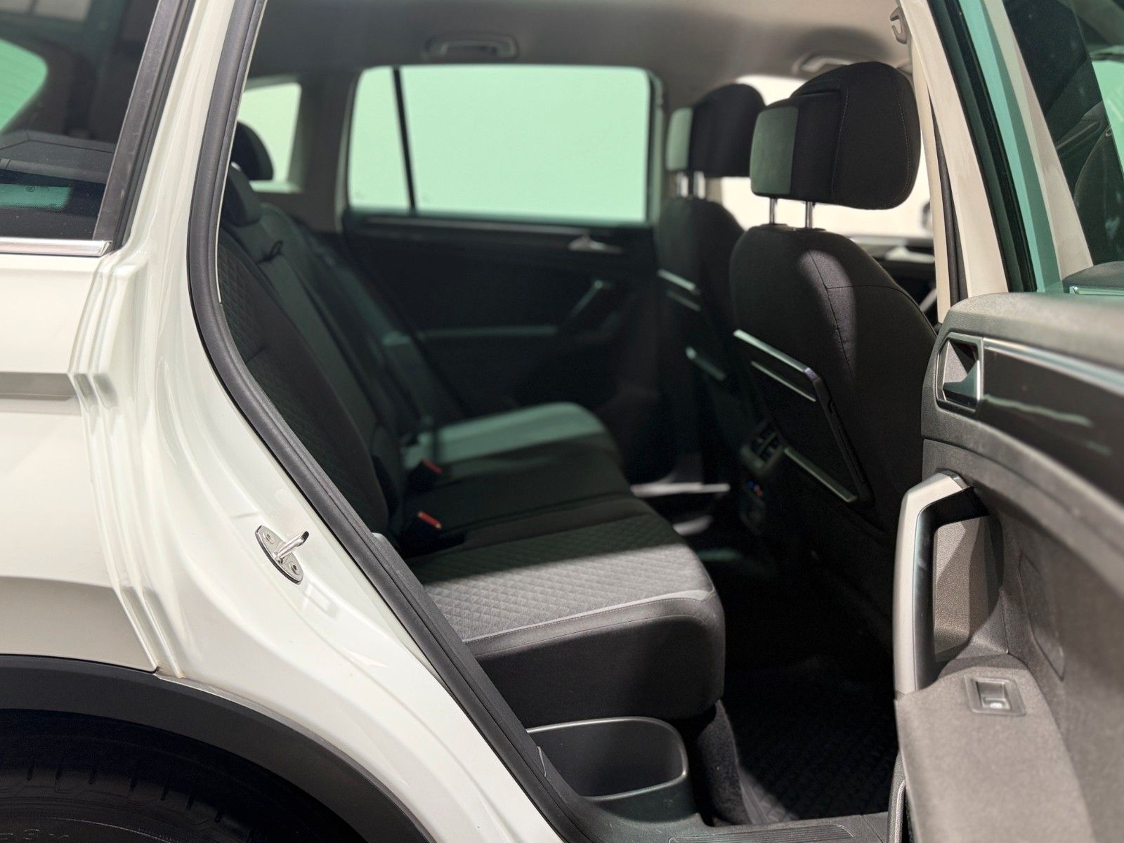 Fahrzeugabbildung Volkswagen Tiguan Comfortline DSG-4Motion-Full Link