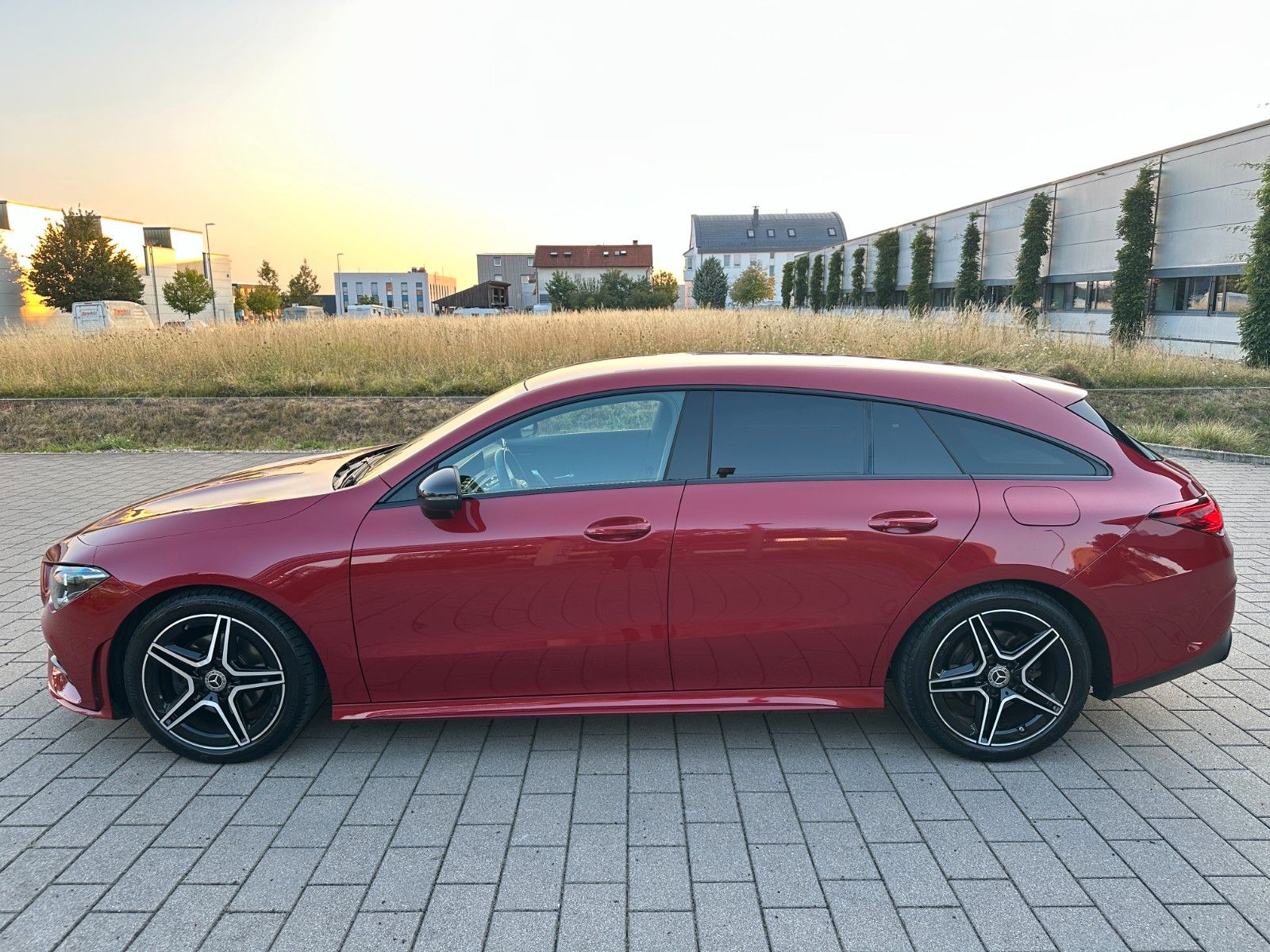 Mercedes-Benz CLA 200 SB AMG Night DesignoLack Kamera Ambiente foto 3