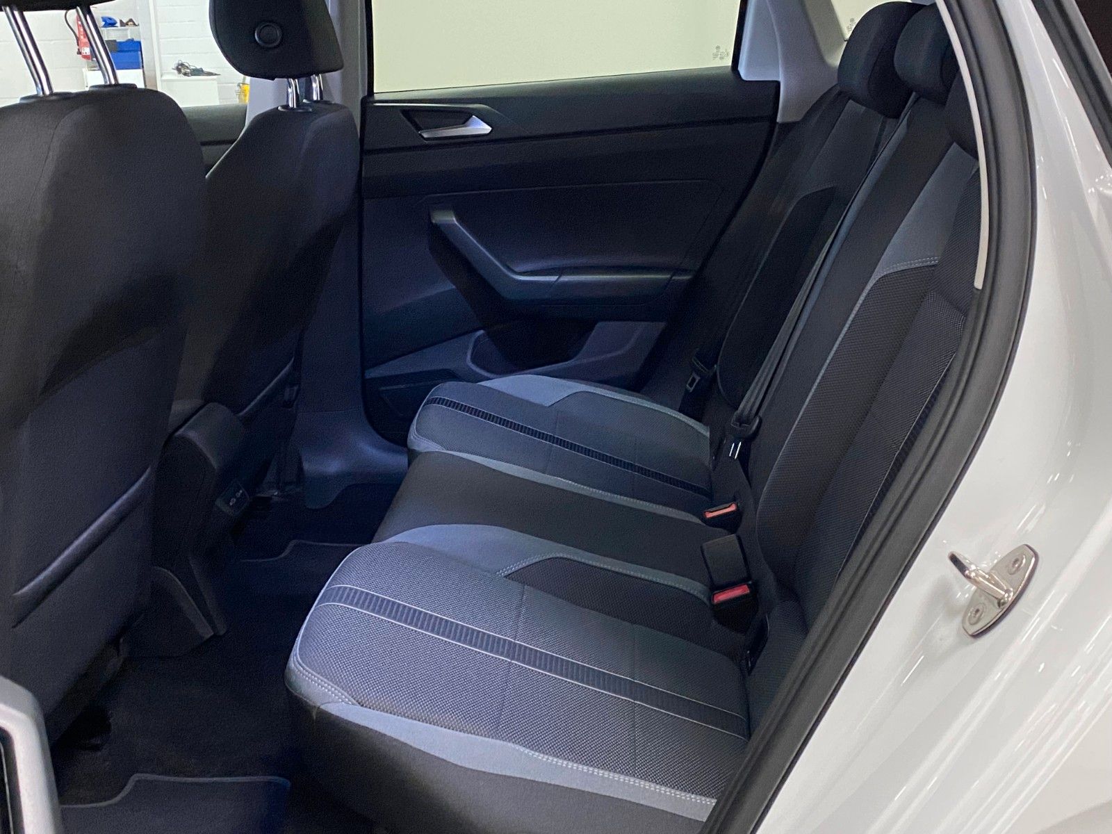 Fahrzeugabbildung Volkswagen Polo 1.0 TSI DSG STYLE+SPORT+IQ.LIGHT+16"ALU+ACC