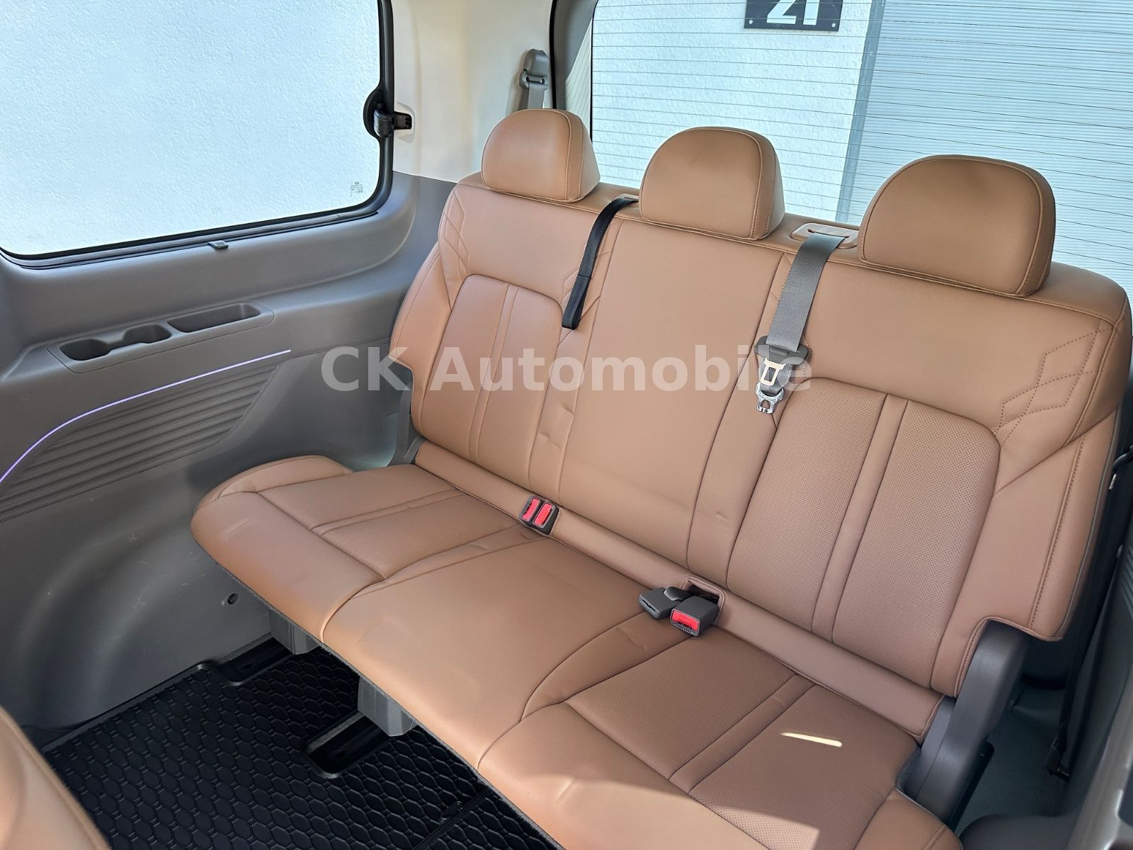 Fahrzeugabbildung Hyundai Staria Premium Signature 4WD/7Sitze/Navi/ACC/AHK
