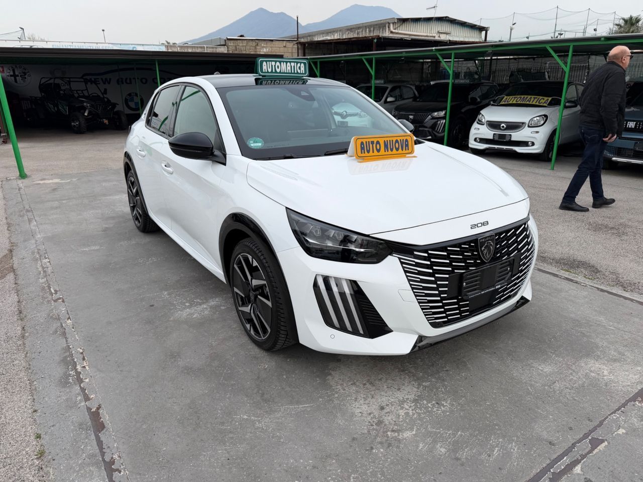Peugeot 208 Hybrid 110 e-DCS6 GT imagem 2