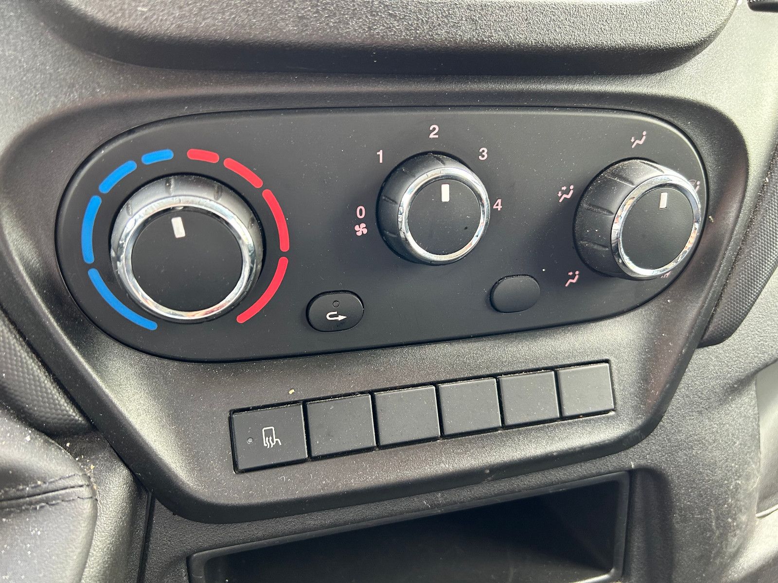 Fahrzeugabbildung Iveco Daily Kasten HKa 35 C ... V Radstand 4100