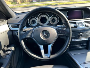 Fahrzeugabbildung Mercedes-Benz E 220d BlueTEC Avantgarde*SHZ*AHK*Schiebedach*