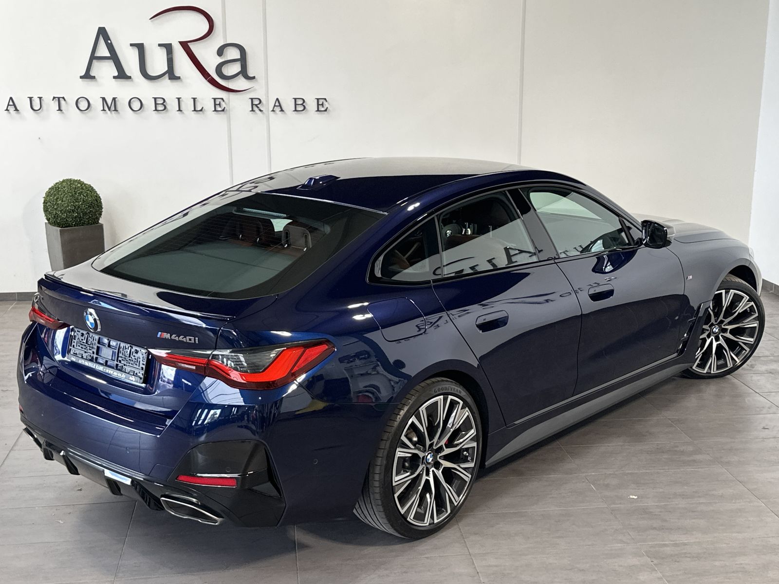 Fahrzeugabbildung BMW M440i Gran Coupé xDrive NAV+LASER+360°+20ZO+HUD