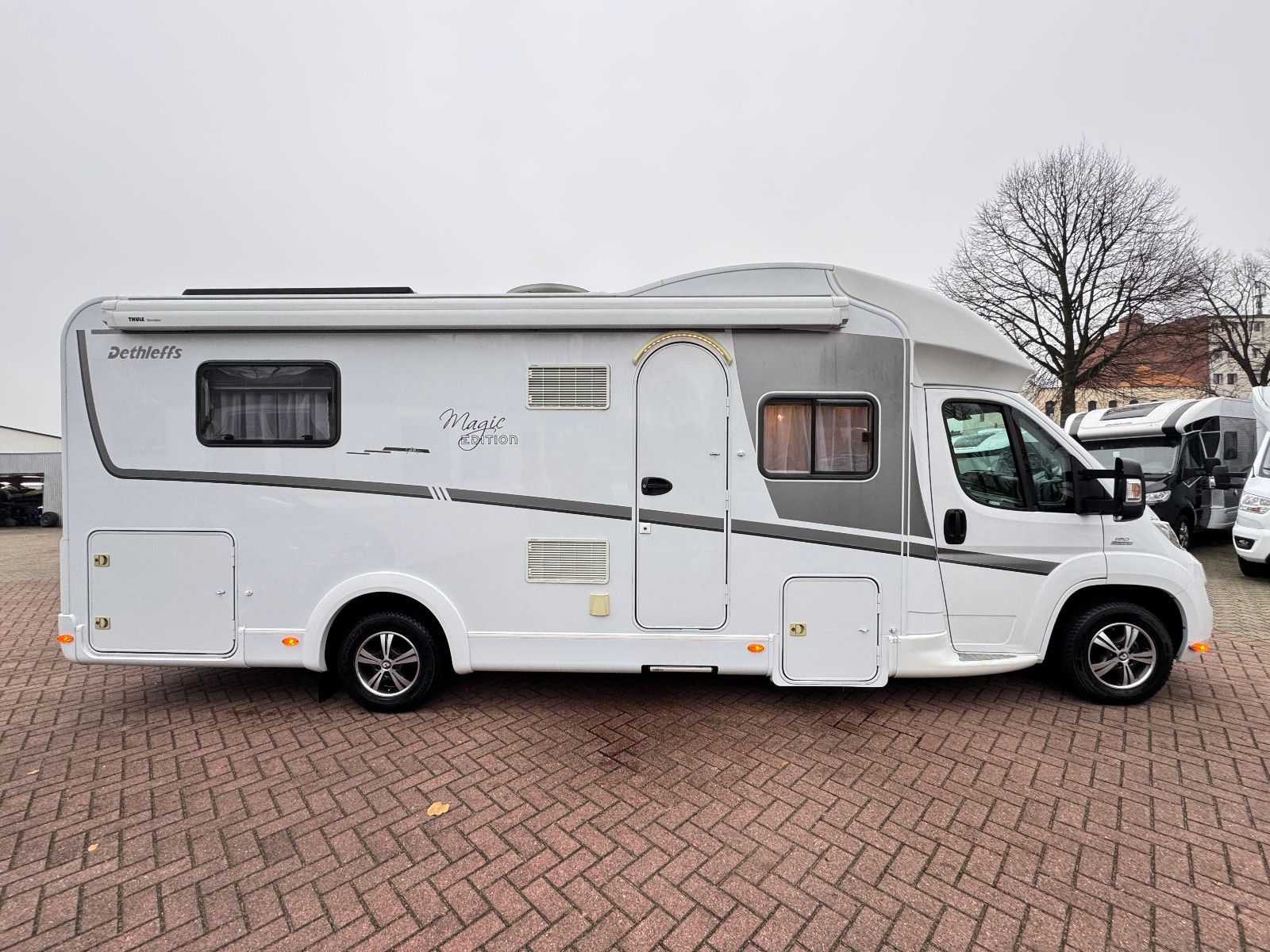 Fahrzeugabbildung Dethleffs T 7151-4 DB MAGIC EDITION QUEENSBETT SOLAR ALKO