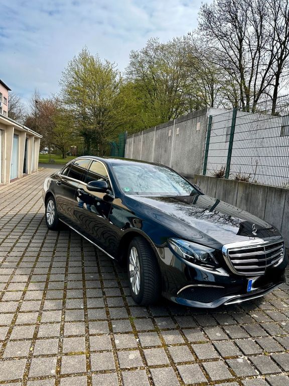 Image of Mercedes-Benz E 220