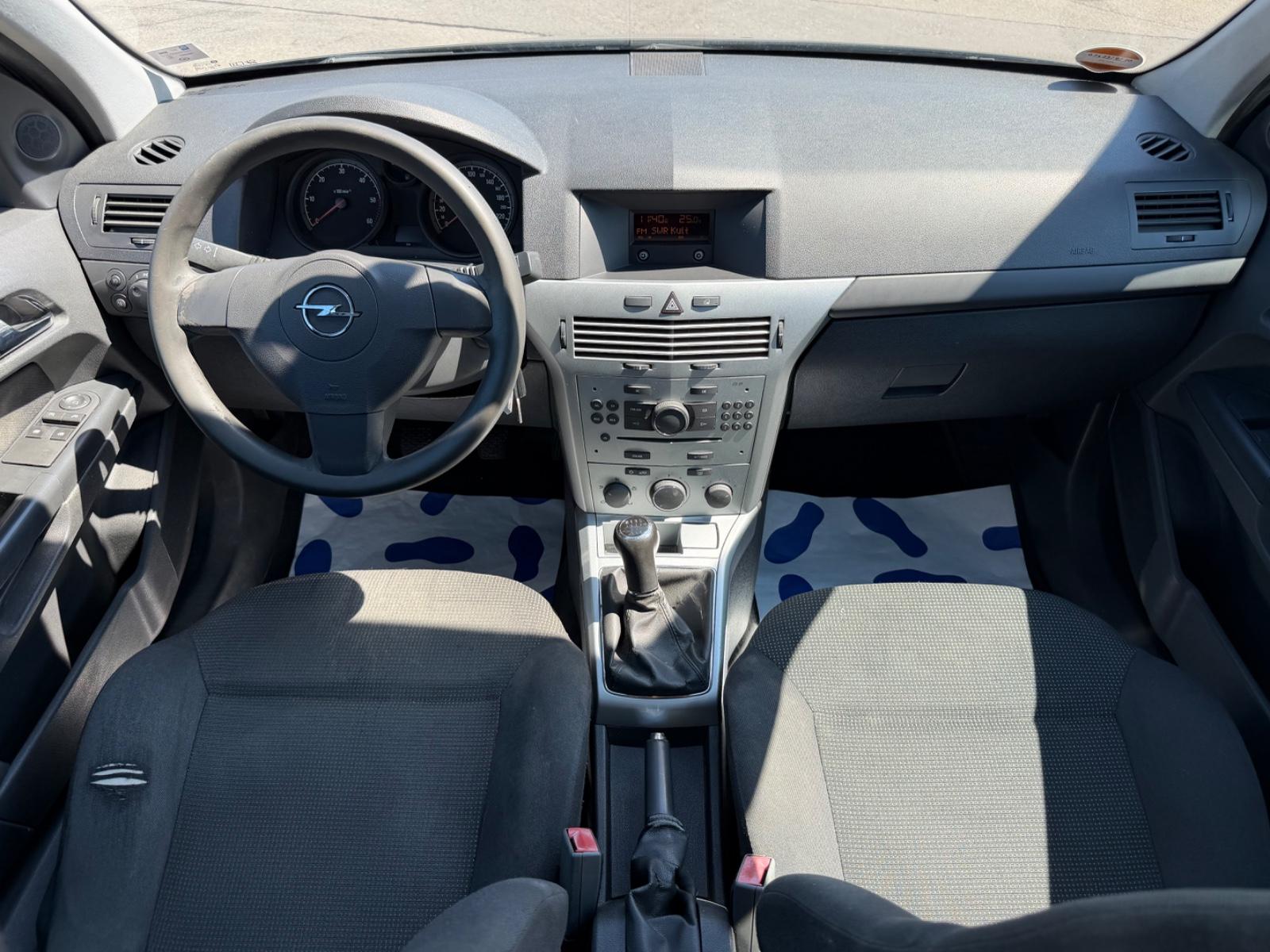 Opel Astra 2009 — photo 9