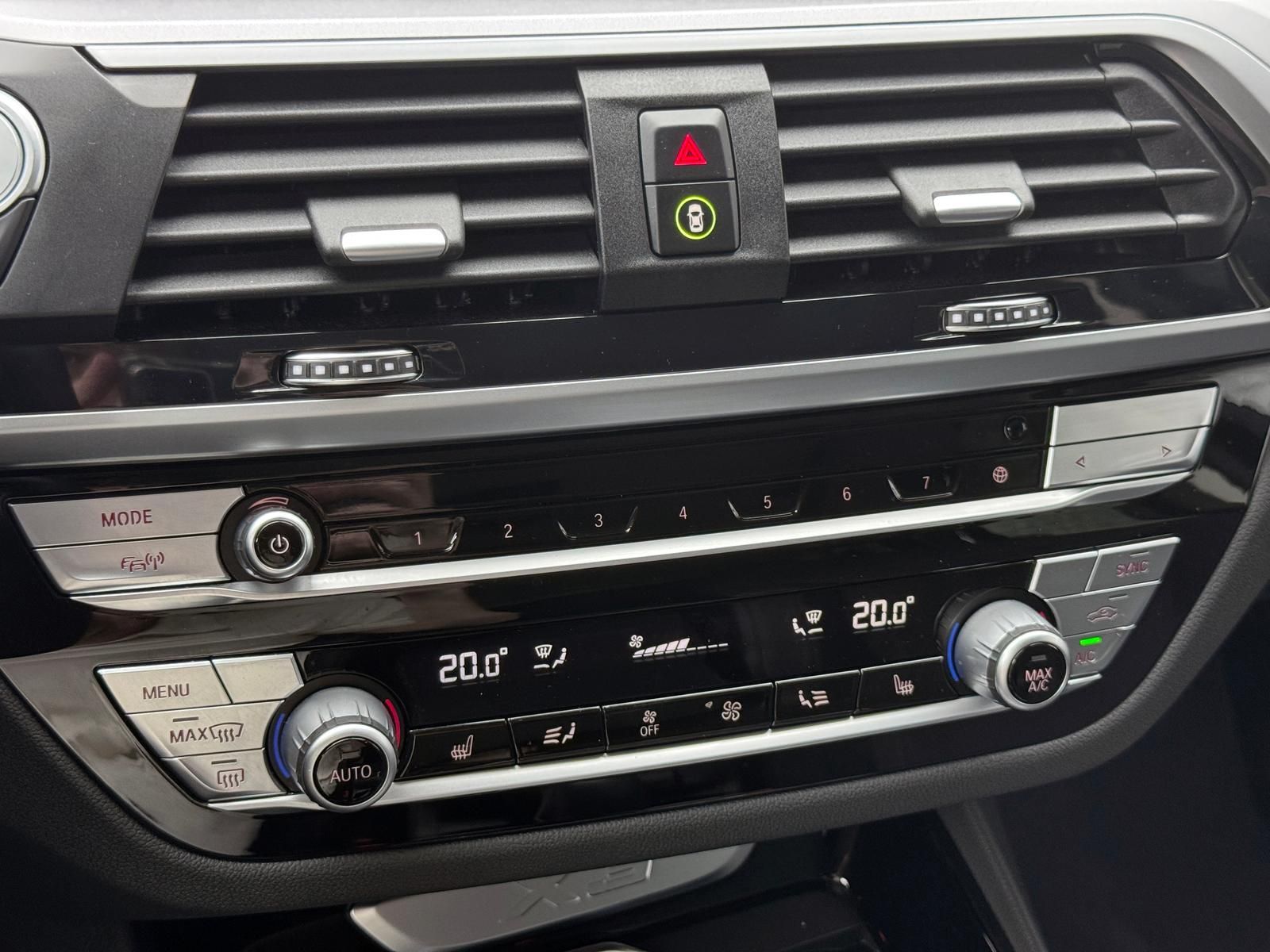 Fahrzeugabbildung BMW xDRIVE20i/ADVANTAGE/ACC/LED/LIVECP/HUD/KEYL/360°