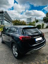Mercedes-Benz GLA 220 d 4MATIC DCT Urban Urban - Mercedes-Benz GLA-Class: Privatanbieter