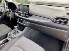 Fahrzeugabbildung Hyundai i30 1.0 DCT AAC SHZ ALLWETTER ALU