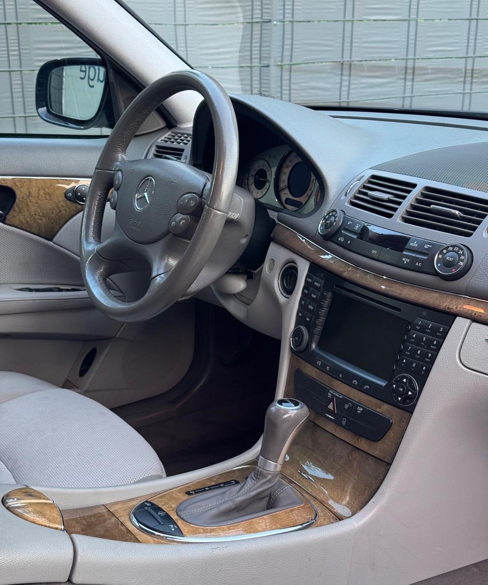 Mercedes-Benz E280 2008 — photo 17