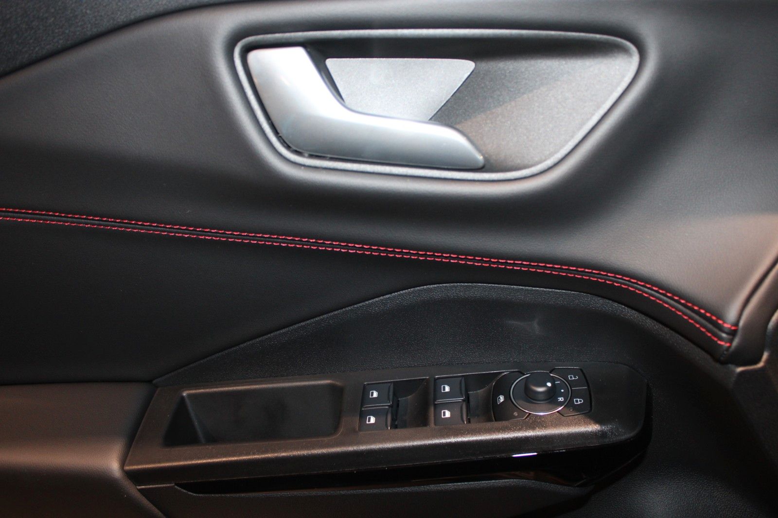 Fahrzeugabbildung Ford Puma 1.0 EcoBoost Hybrid ST-Line Automatik + GJR