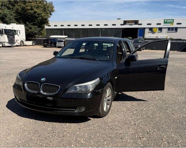 BMW 525 2009 — rear view